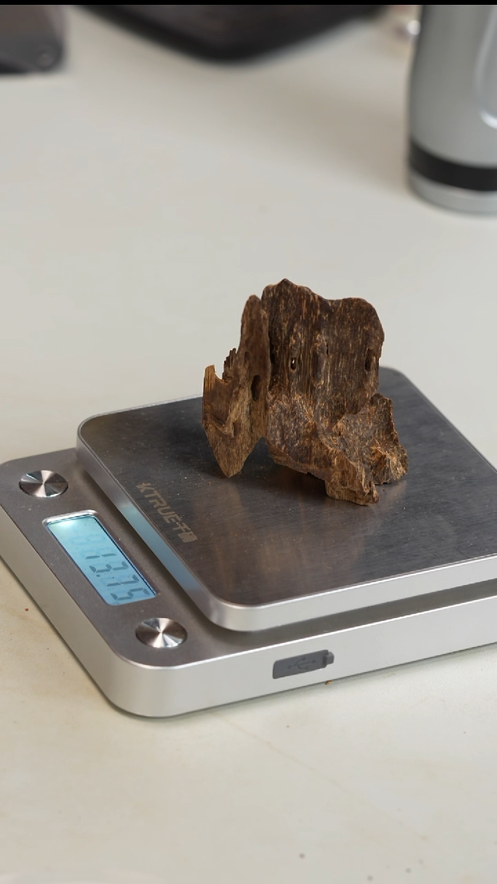 沉香沉香碎屑越南北部料13,7克