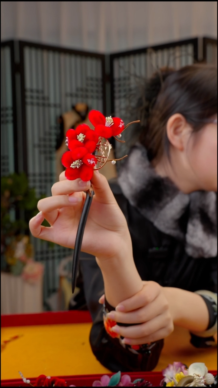 刺绣非遗绒花苏绣饰品