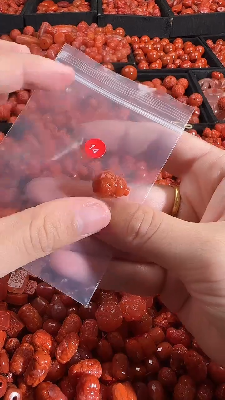 颈饰未镶嵌南红玛瑙1