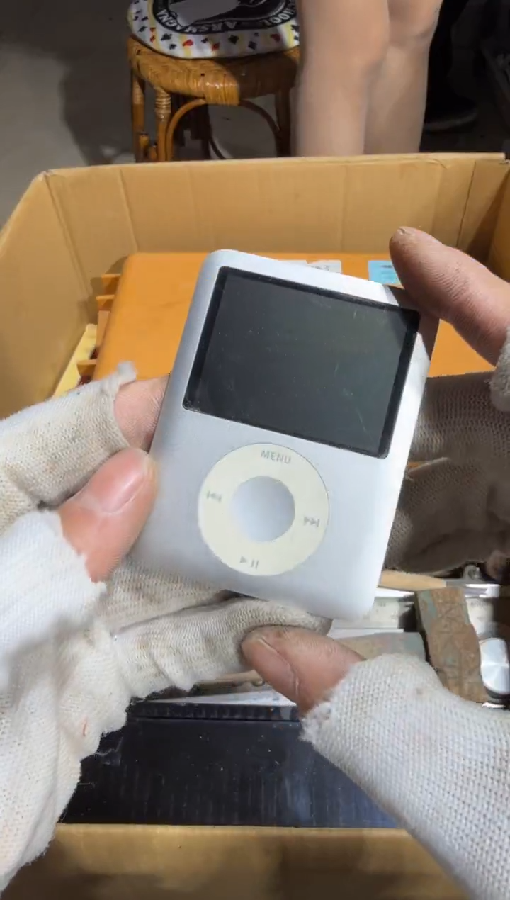8新恩* 745   中古商品，瑕疵品，不保好坏。
