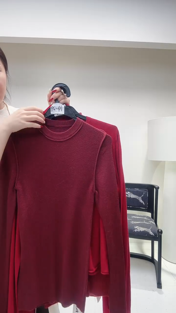 酒红色圆领羊毛打底