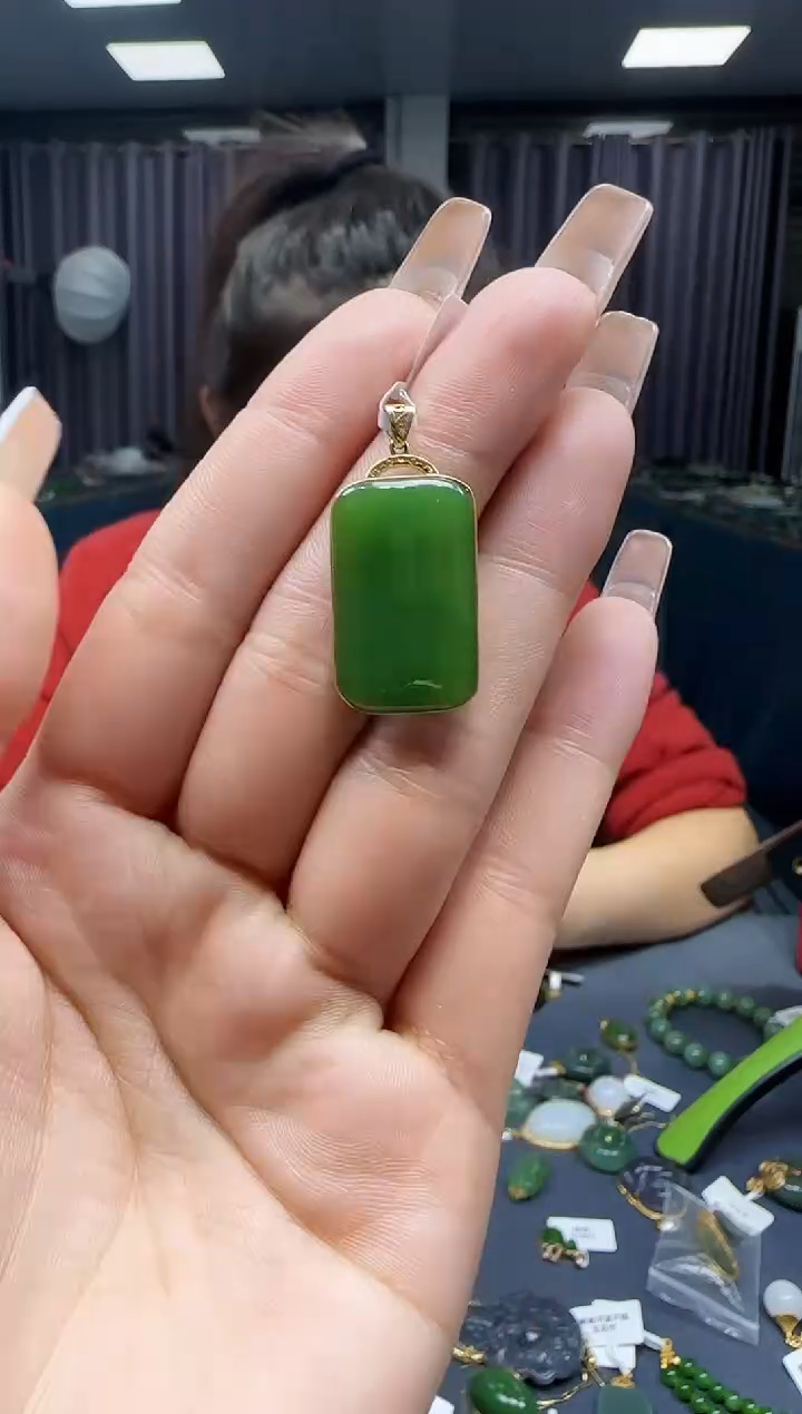 【闪购商品】和田玉挂件18K金镶嵌1