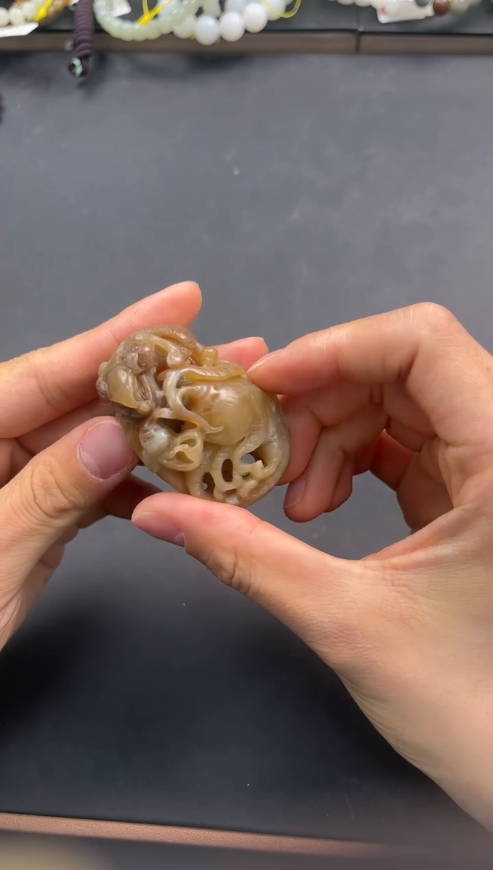 未镶嵌手串和田玉且末金山手把件微色差