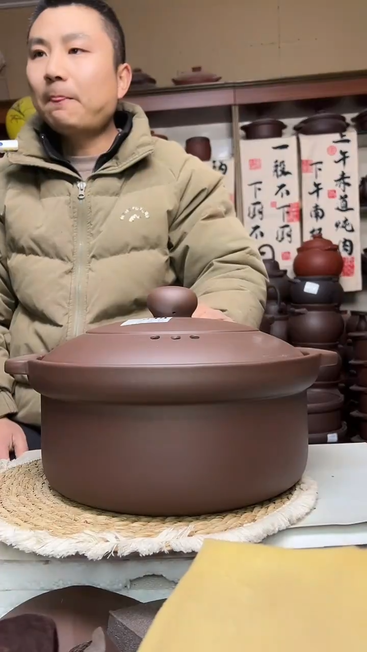 宜兴紫砂微瑕牛*7升锅紫泥  849