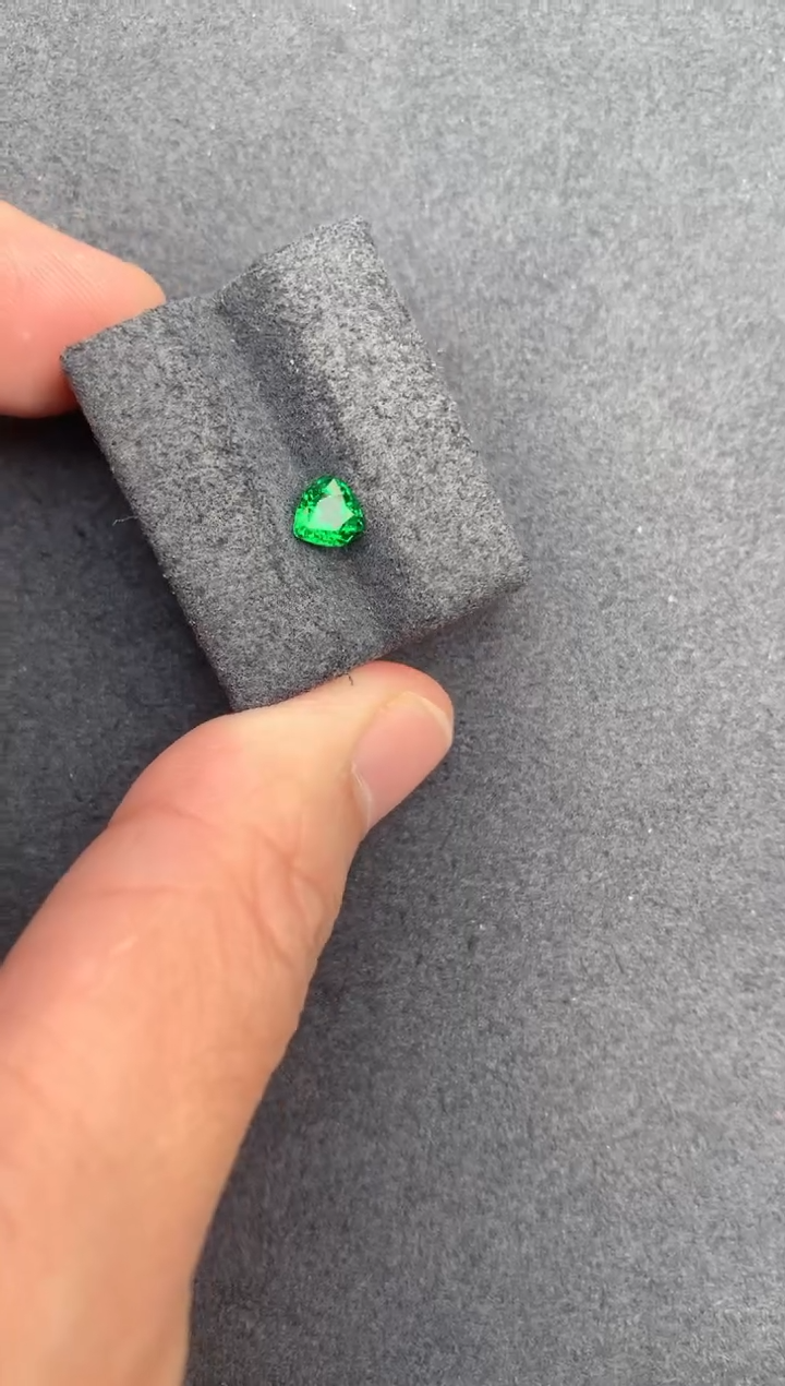 【闪购商品】石榴石（沙弗莱）裸石未镶嵌60分沙弗莱