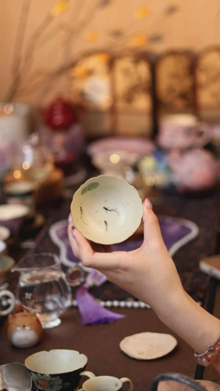 青橘鱼戏荷塘普洱杯