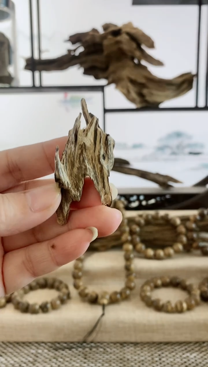 沉香沉香碎屑忆****年越南沉香碎料11MM