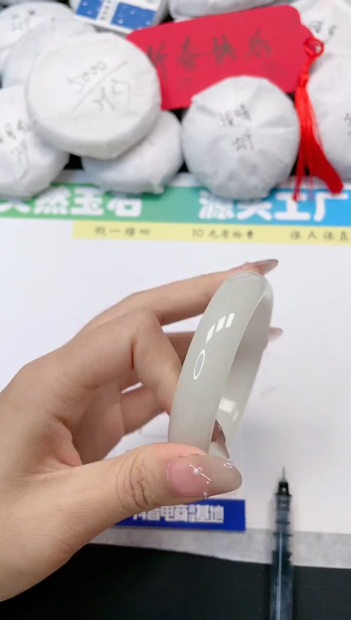 【闪购商品】石英质玉手镯未镶嵌46-63