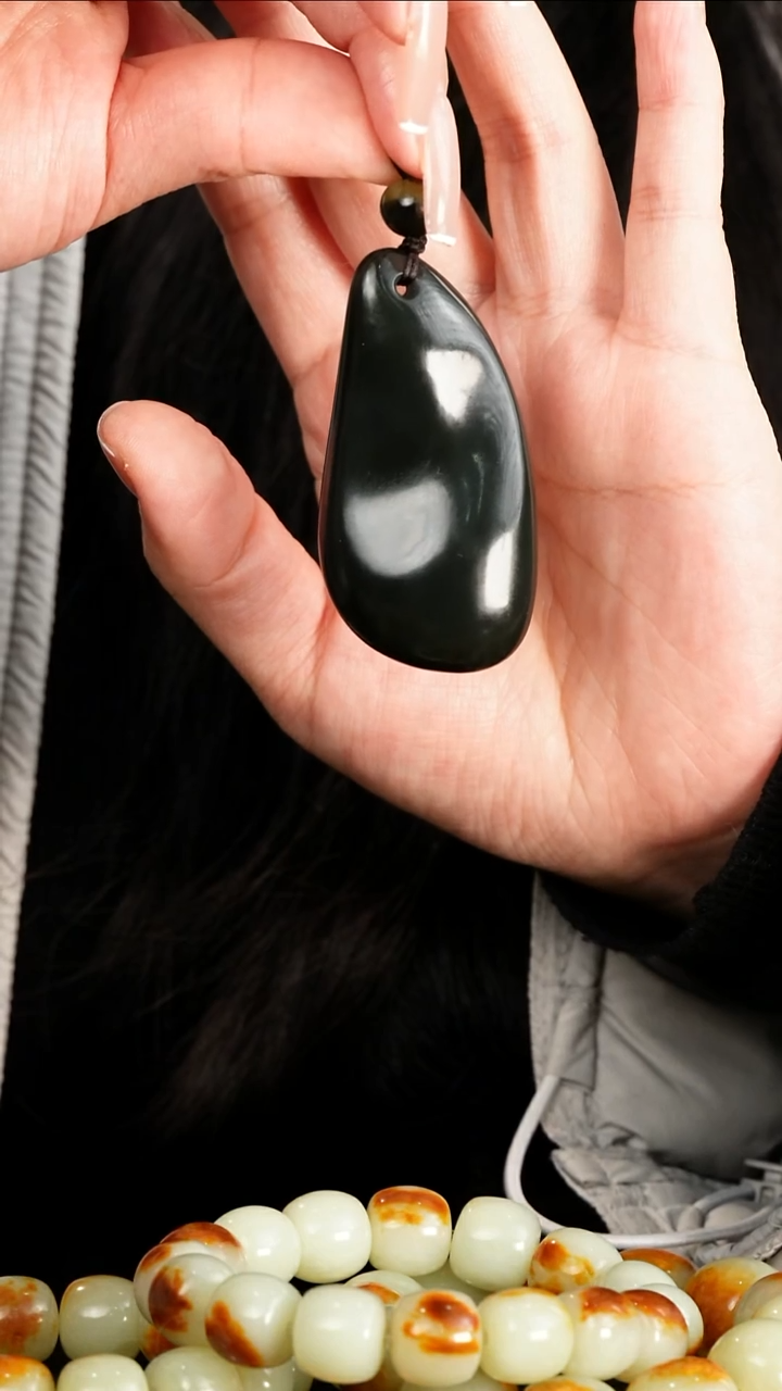 吊坠(不含链)未镶嵌岫岩老玉（透闪石质玉）随型牌子