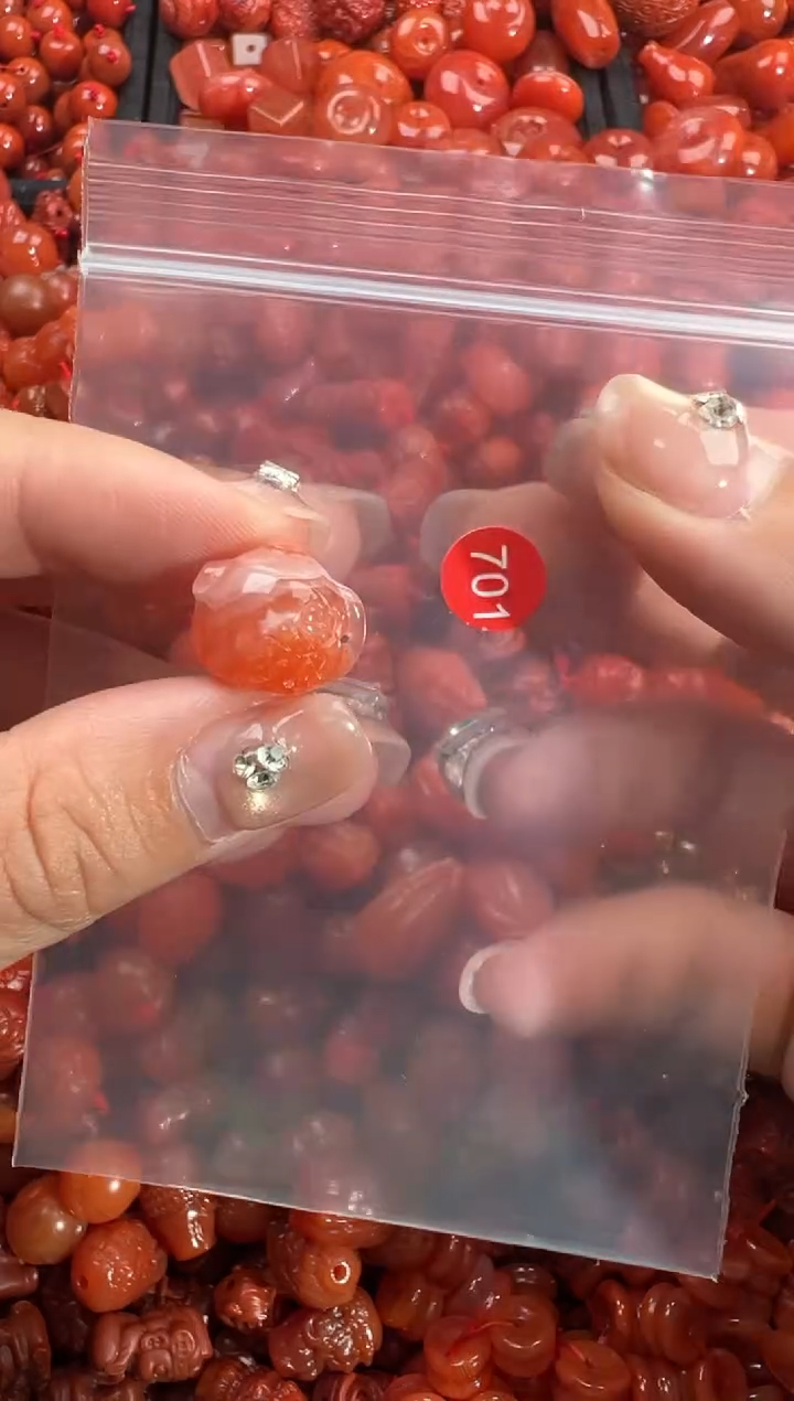 南红玛瑙未镶嵌颈饰1
