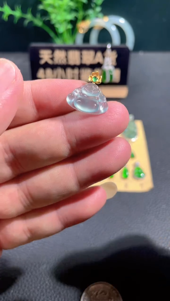 翡翠18K金镶嵌颈饰翡翠