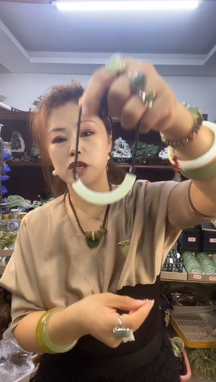 未镶嵌蛇纹石玉半桌多样性随机发一