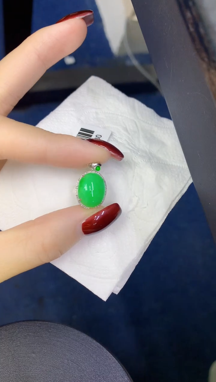 颈饰18K金镶嵌翡翠缅甸天然翡翠A货