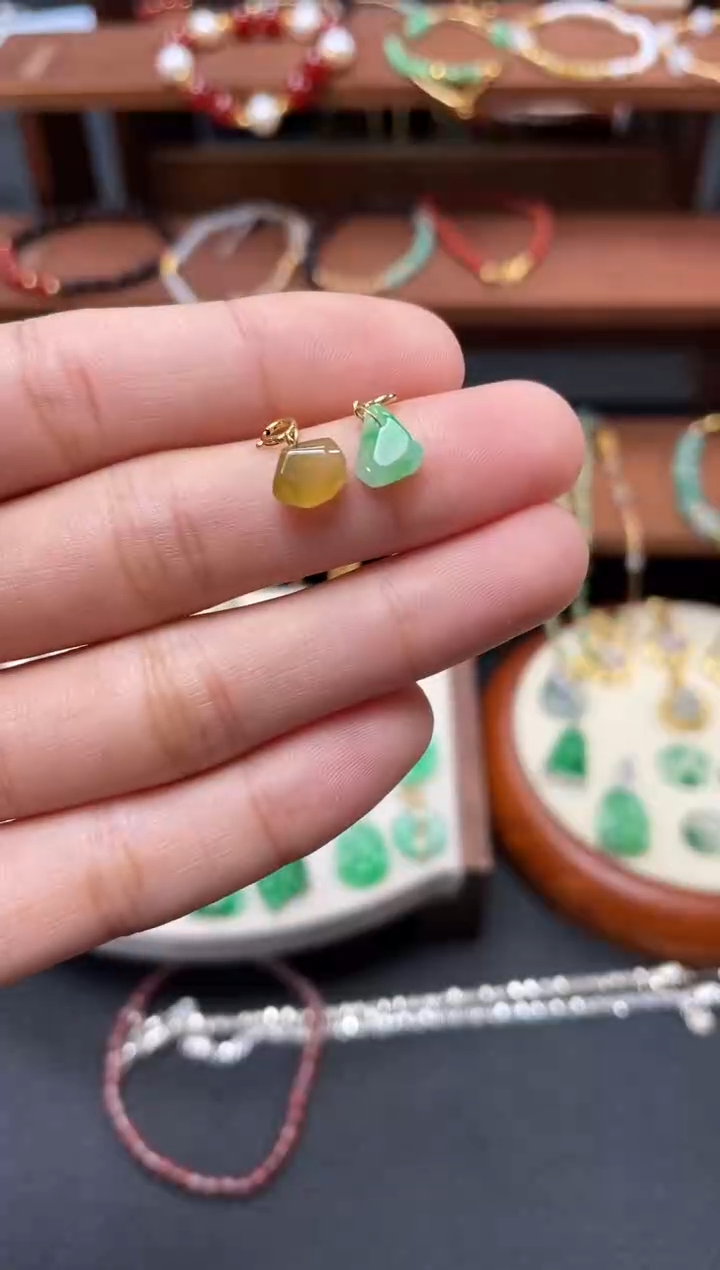 【闪购商品】翡翠吊坠(不含链)18K金镶嵌2个  JK697