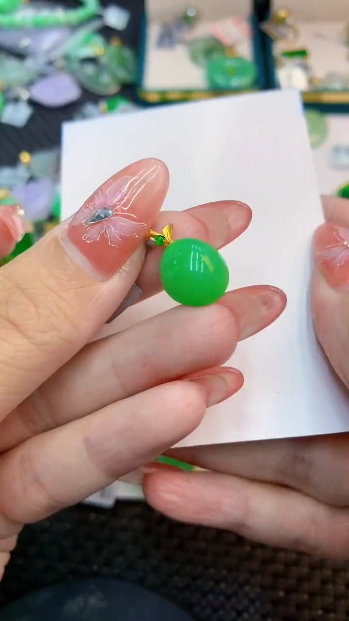 颈饰18K金镶嵌翡翠1