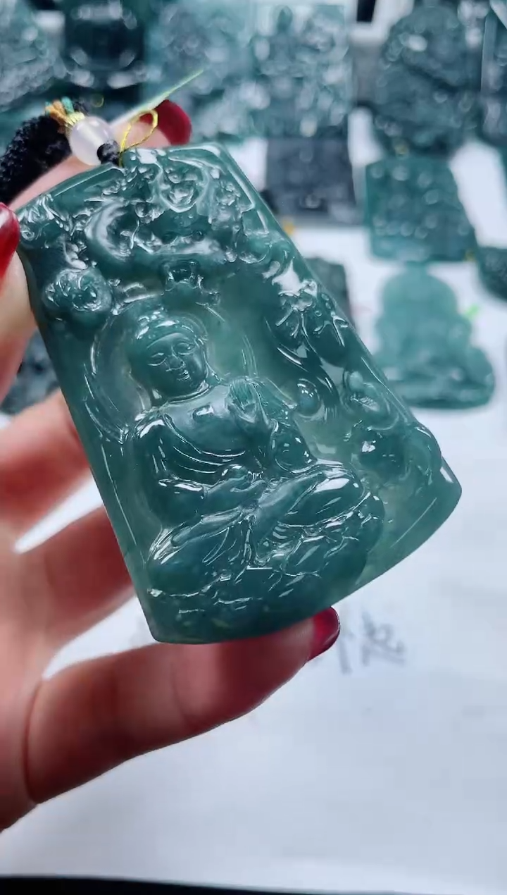 【闪购商品】翡翠颈饰未镶嵌             