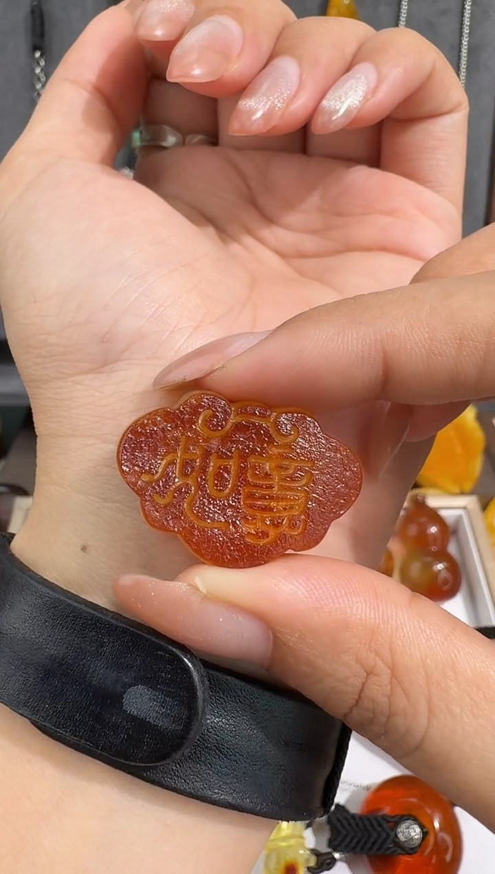 未镶嵌琥珀裸石琥珀