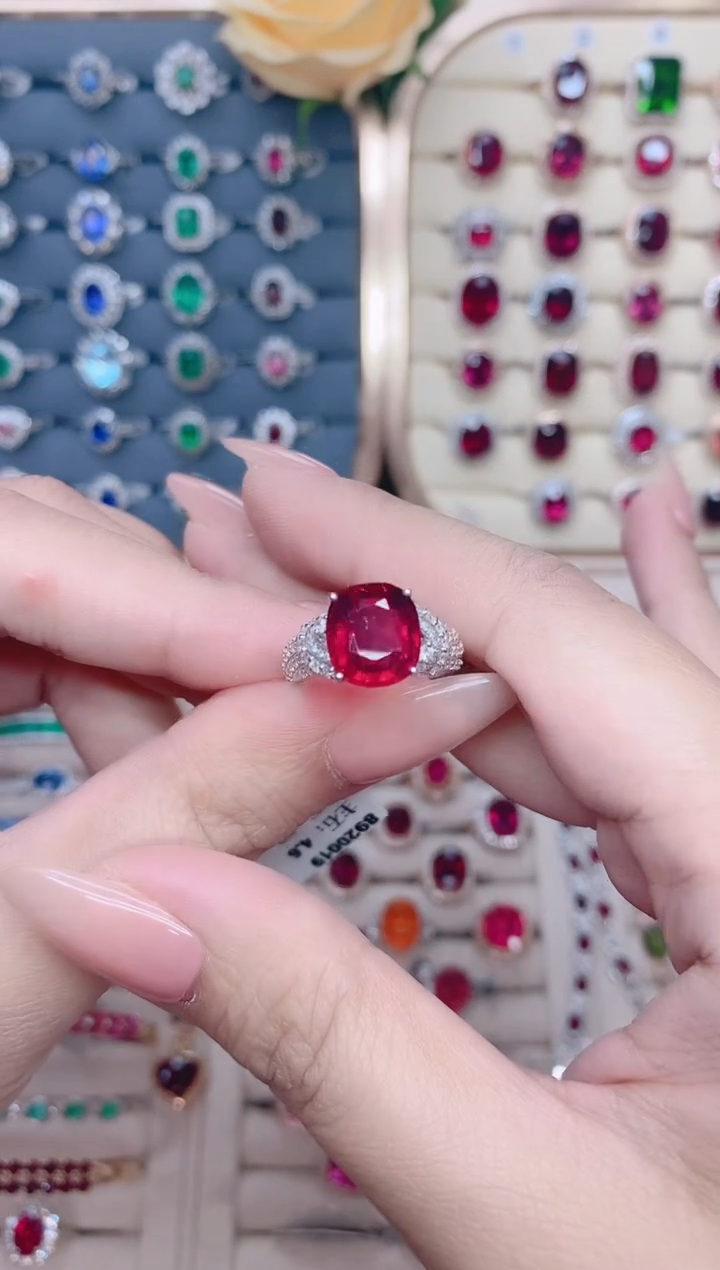 碧玺戒指18K金镶嵌鸽血红