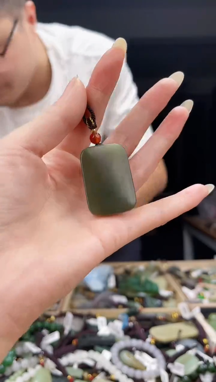 颈饰未镶嵌和田玉1