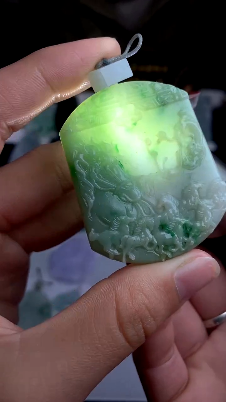 【闪购商品】定制翡翠未镶嵌吊坠