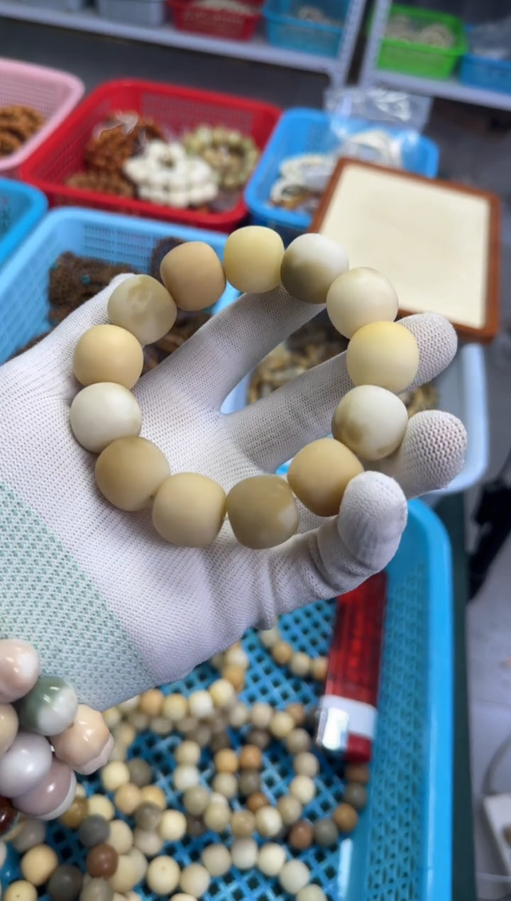 【闪购商品】白玉菩提手串20干磨磨砂桶