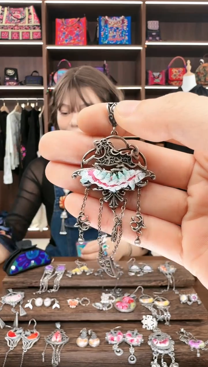 【闪购商品】织绣151蚩梦苗族古绣