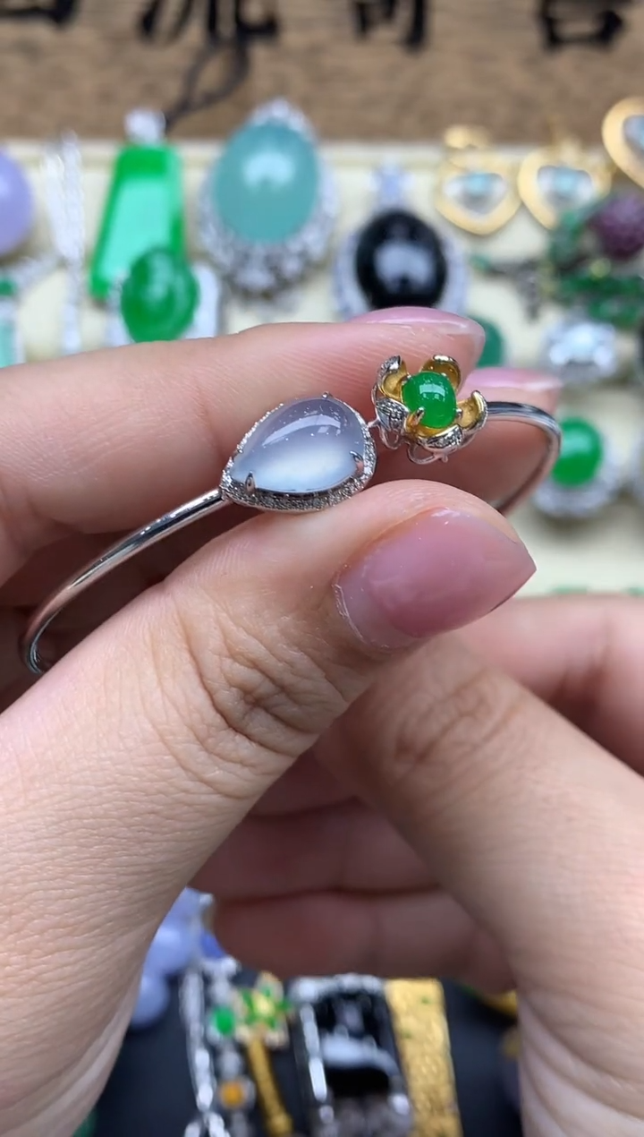 【闪购商品】翡翠手镯18K金镶嵌555-中国好珍宝