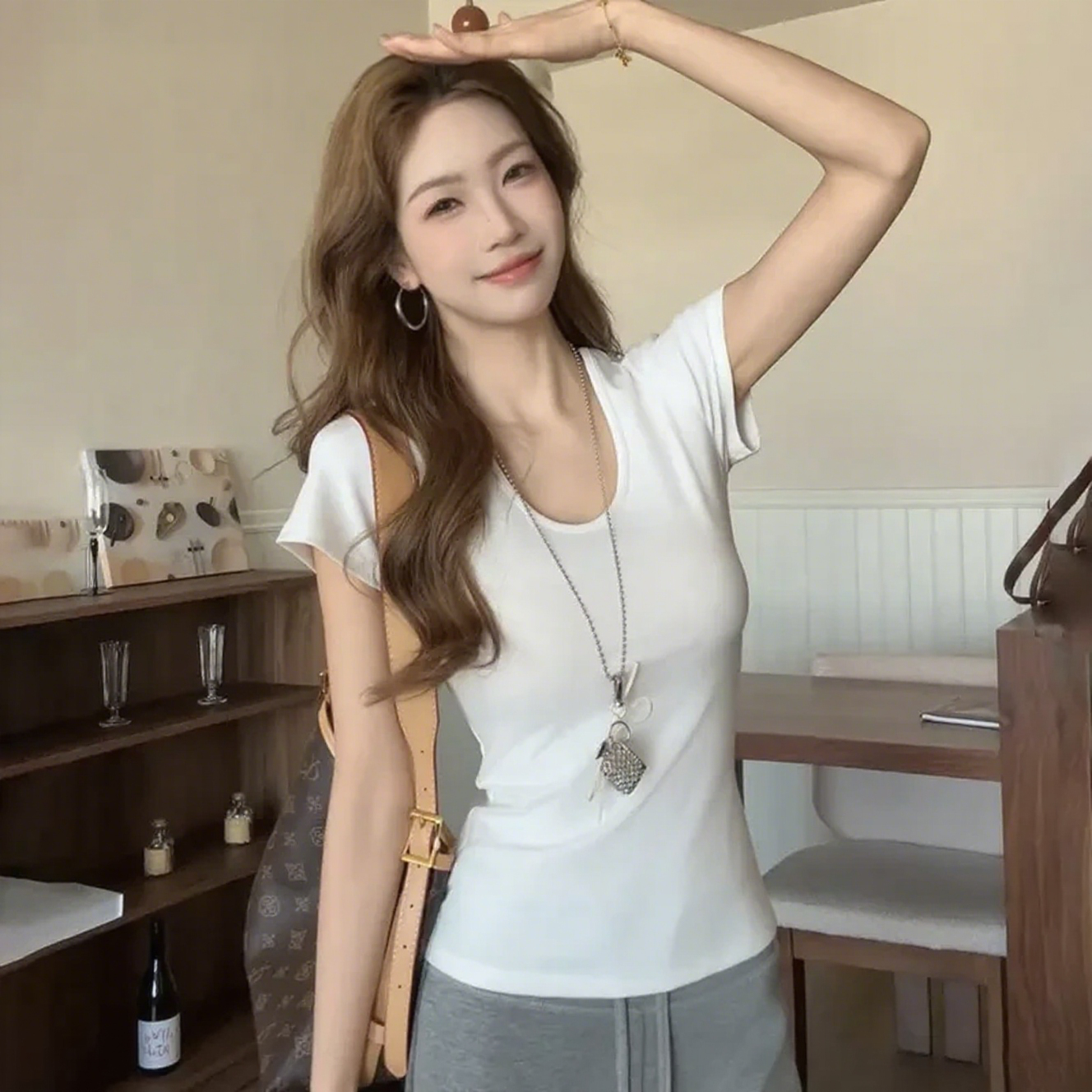 麦服恋夏风U领T恤洋气衣服女韩系ins修身设计感十八家大码女装