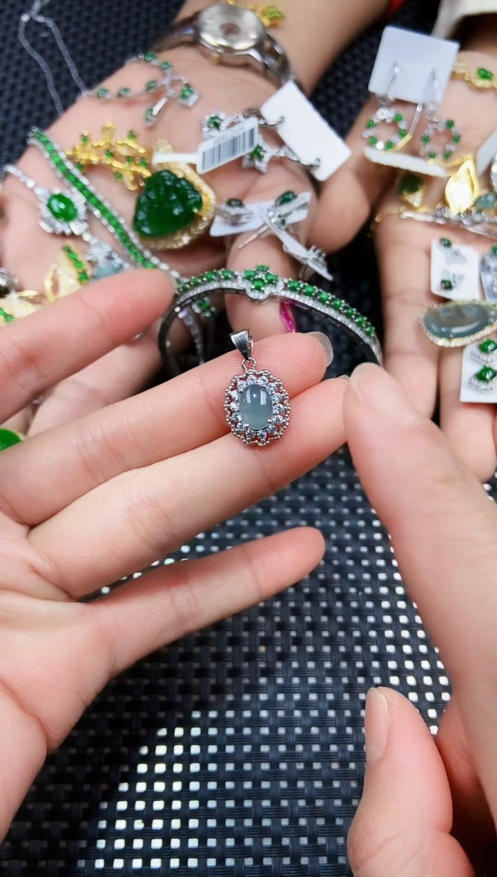 【闪购商品】翡翠吊坠(不含链)未镶嵌111111111