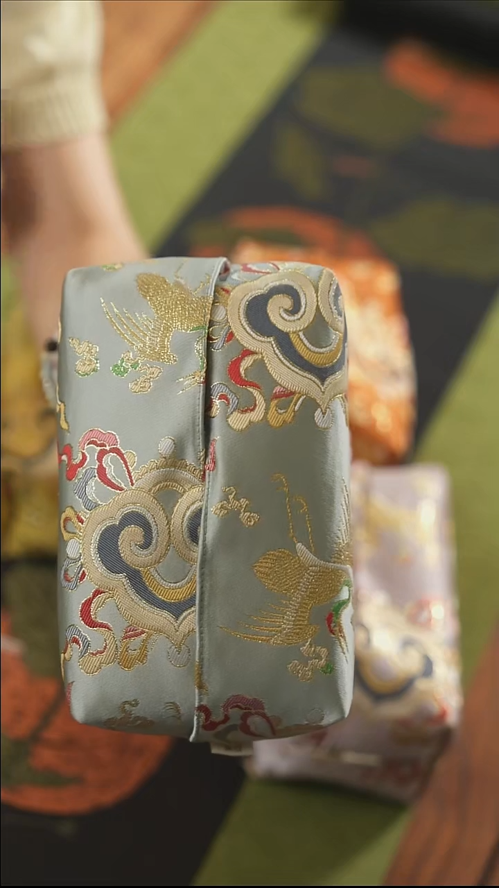 纸巾盒············