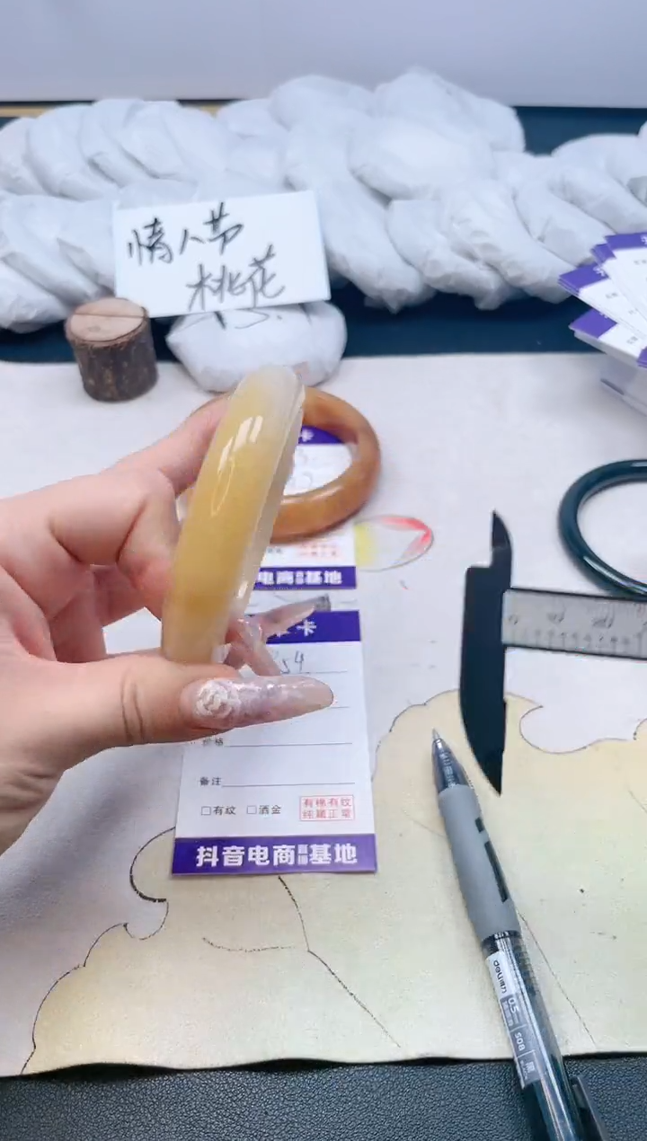 【闪购商品】石英质玉手镯合金354/59.2