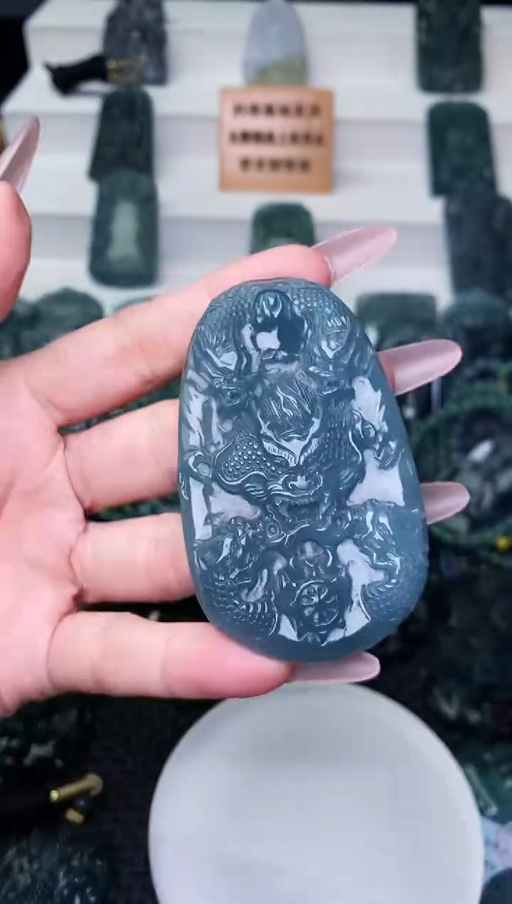 颈饰未镶嵌翡翠 