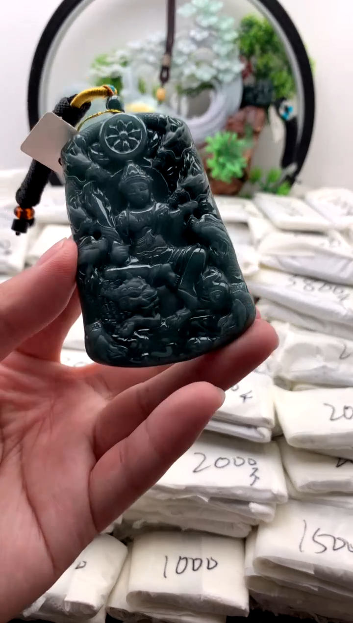 翡翠未镶嵌颈饰文殊