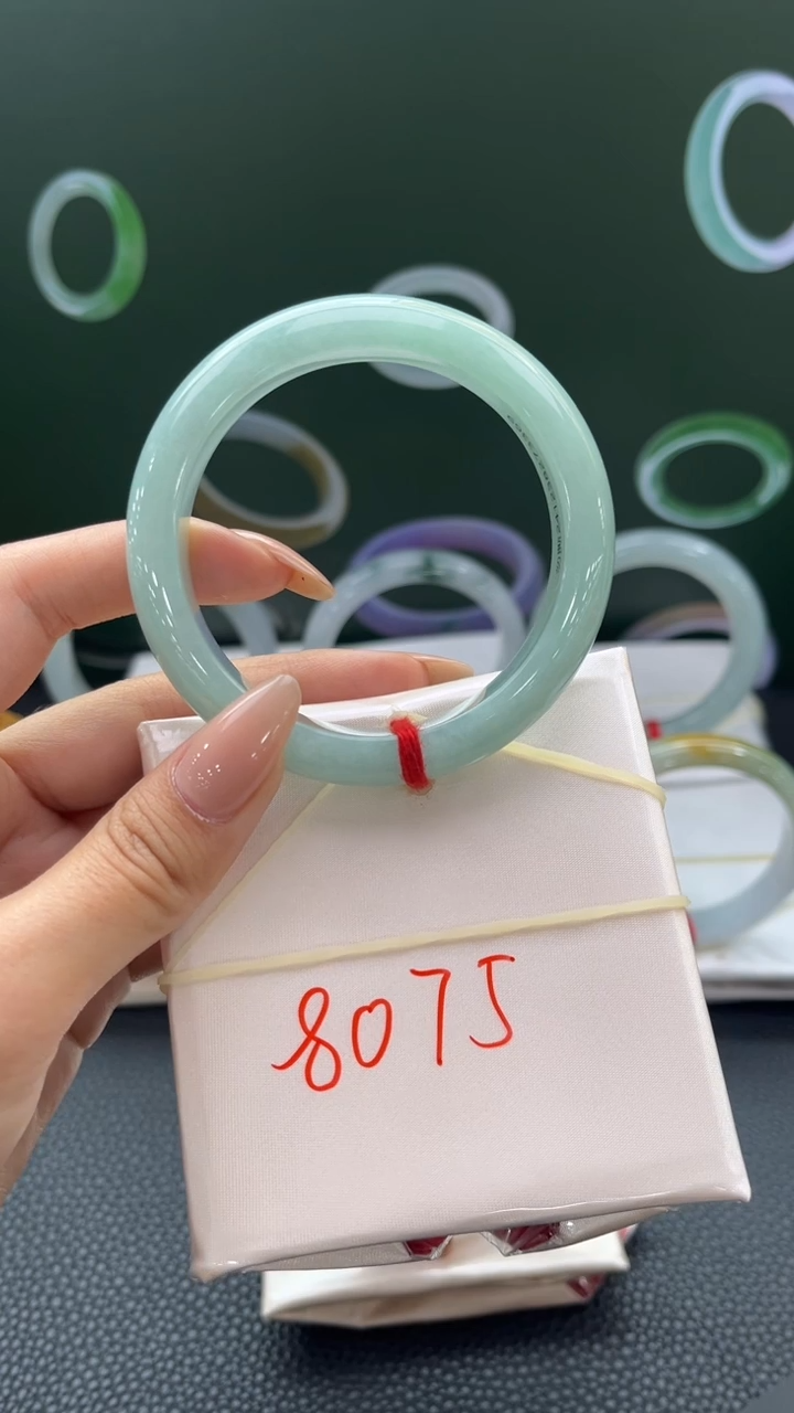 【闪购商品】翡翠手镯未镶嵌多人