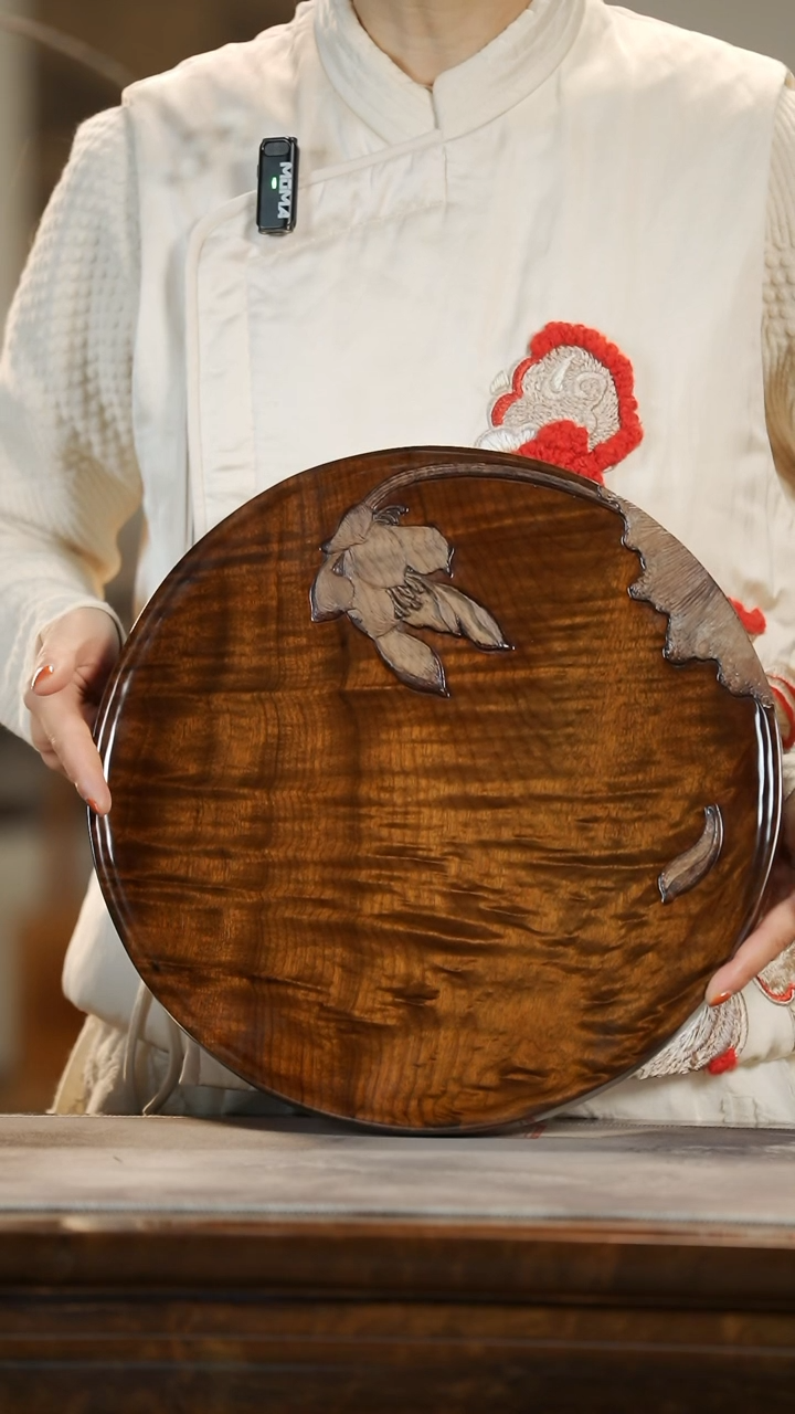 【闪购商品】金丝楠木雕591水波纹荷花小品圆茶盘