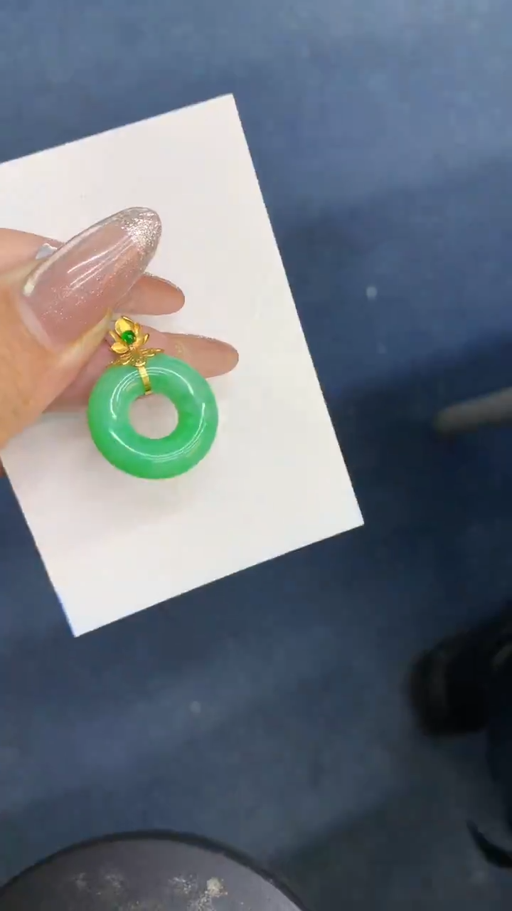 颈饰18K金镶嵌翡翠1