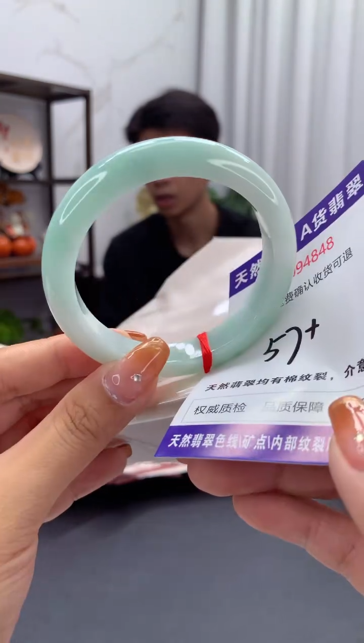 未镶嵌手镯翡翠有纹，完美者勿拍