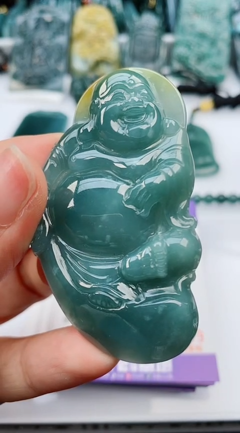 翡翠未镶嵌颈饰           