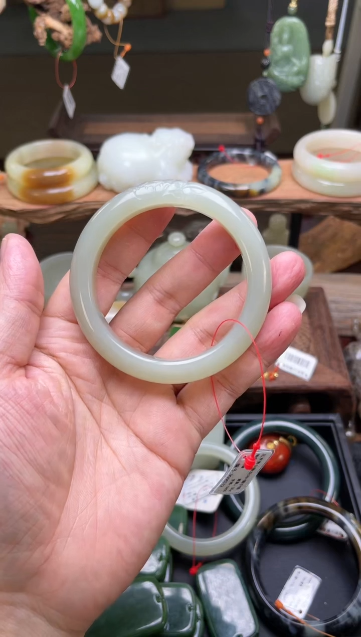 【闪购商品】和田玉手镯未镶嵌58+圈且末青白玉手镯9006312