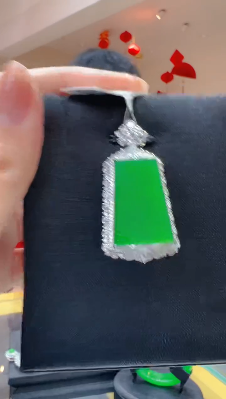 【闪购商品】翡翠吊坠(不含链)18K金镶嵌         