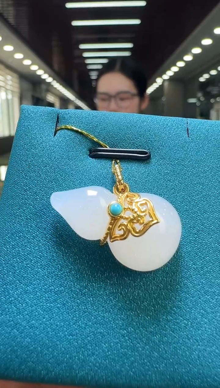 颈饰足金镶嵌和田玉羊脂白葫芦吊坠/配银链
