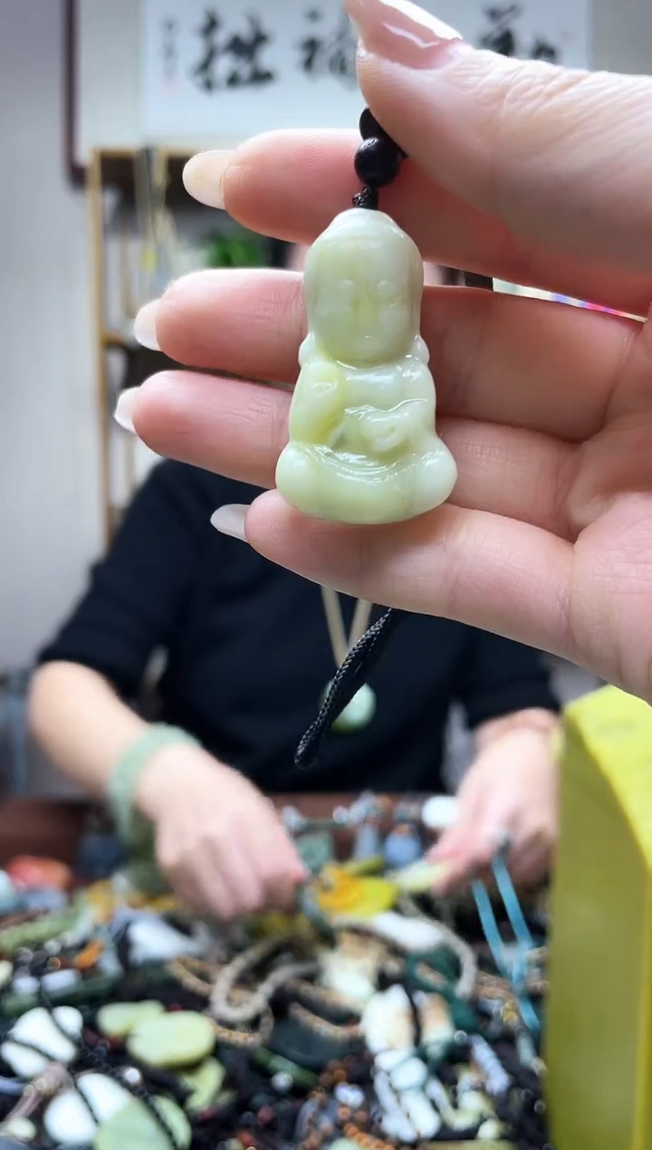 未镶嵌岫玉吊坠·