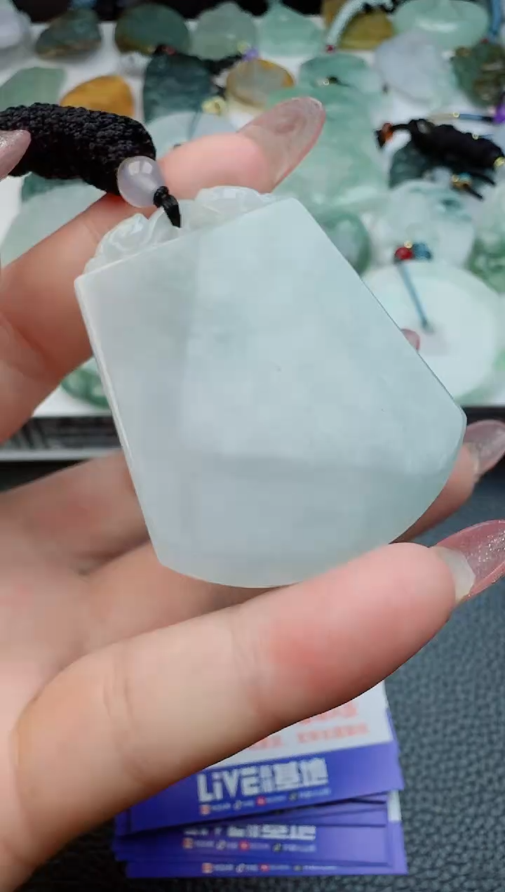 【闪购商品】翡翠颈饰未镶嵌1111111111