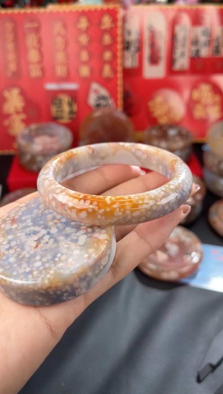 【闪购商品】石英质玉手镯未镶嵌56