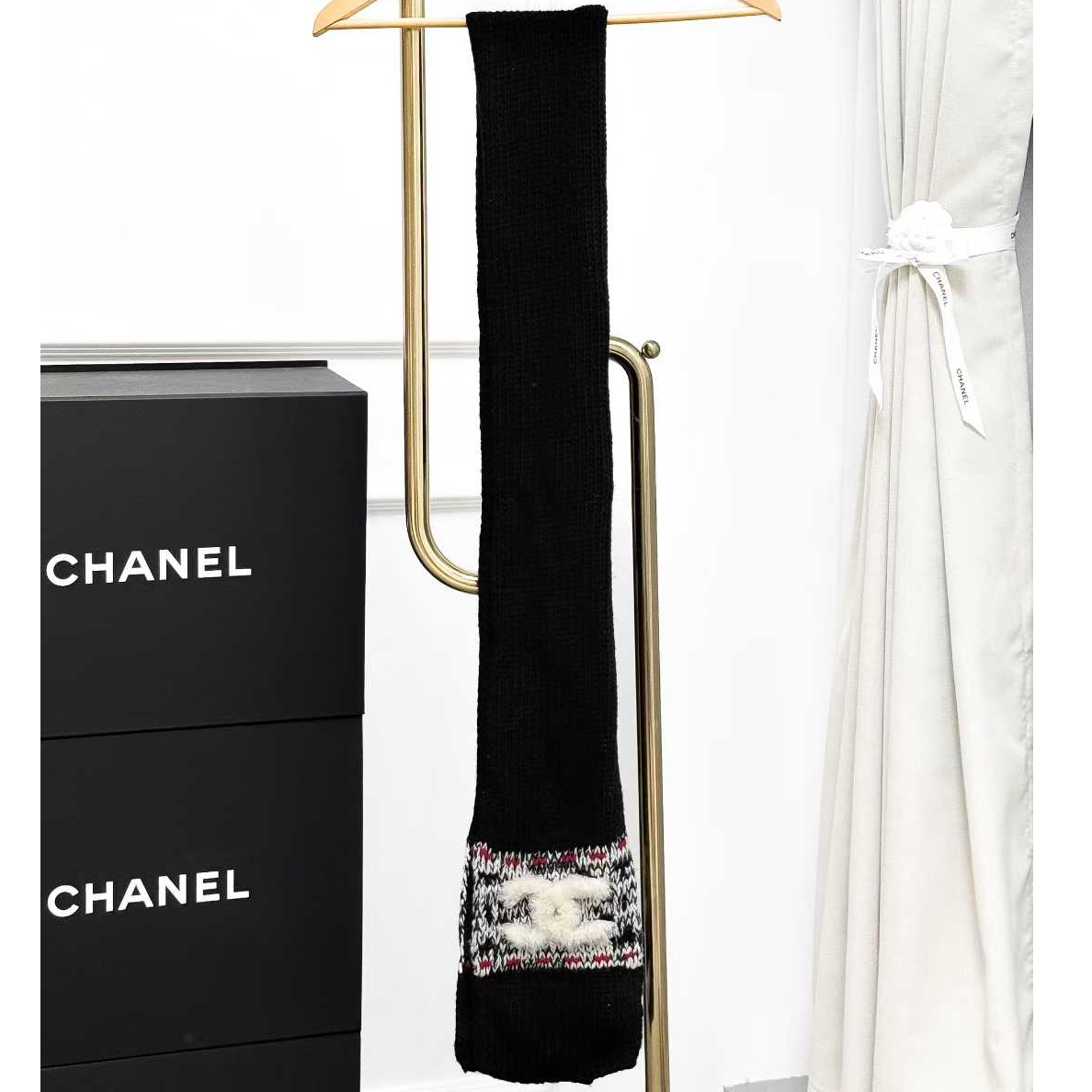 99新 Chanel/香奈儿 费尔岛风黑色拼彩色毛毛logo羊毛围巾，