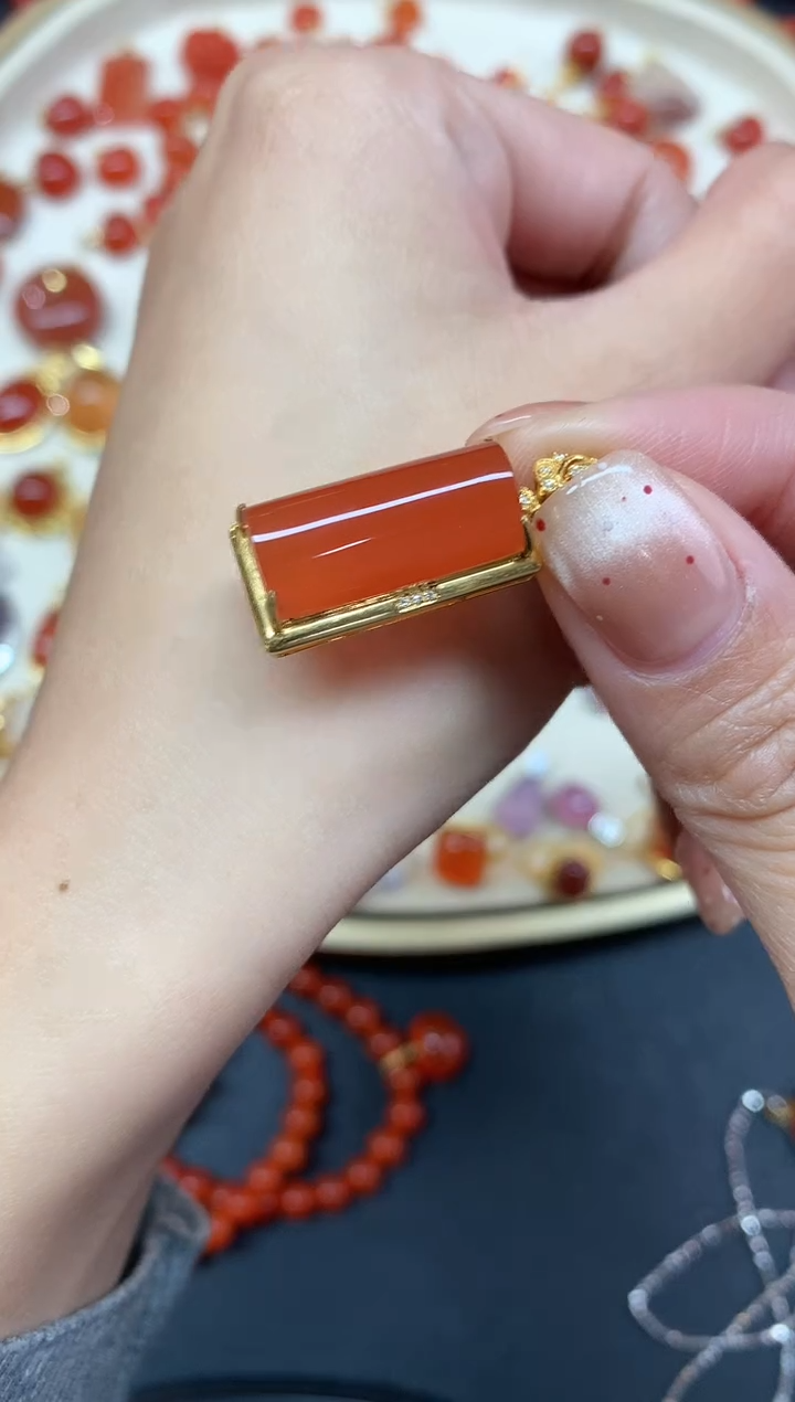 【闪购商品】南红玛瑙吊坠18K金镶嵌吊坠A169|2680