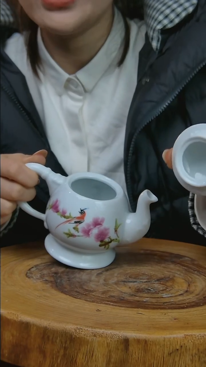 摆件陶水点桃花兔子壶