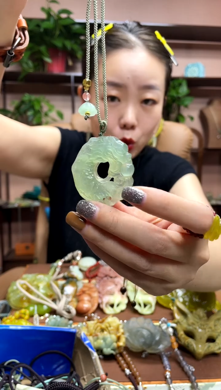 未镶嵌岫玉吊坠·2