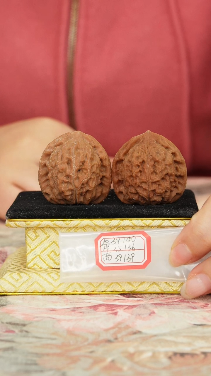 【闪购商品】文玩核桃吊坠非嫁接将军帽