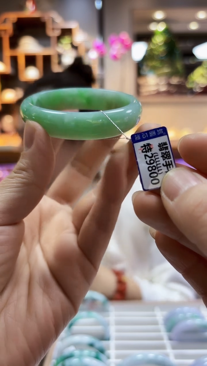 【闪购商品】翡翠颈饰未镶嵌55.5贵妃手镯